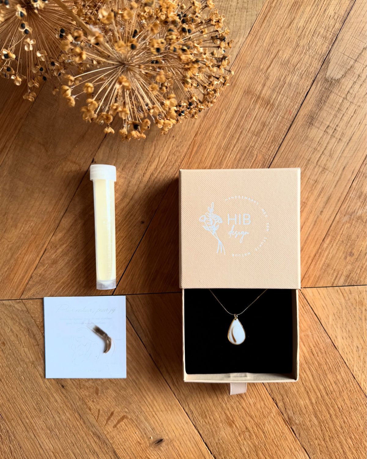 Moedermelk ketting: drop + haartjes