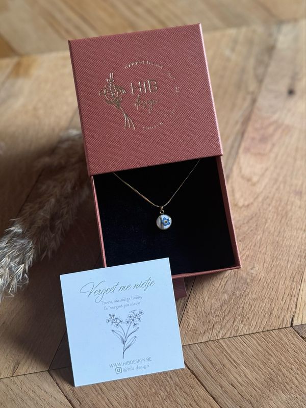 Ketting op maat: haren + vergeet me nietje