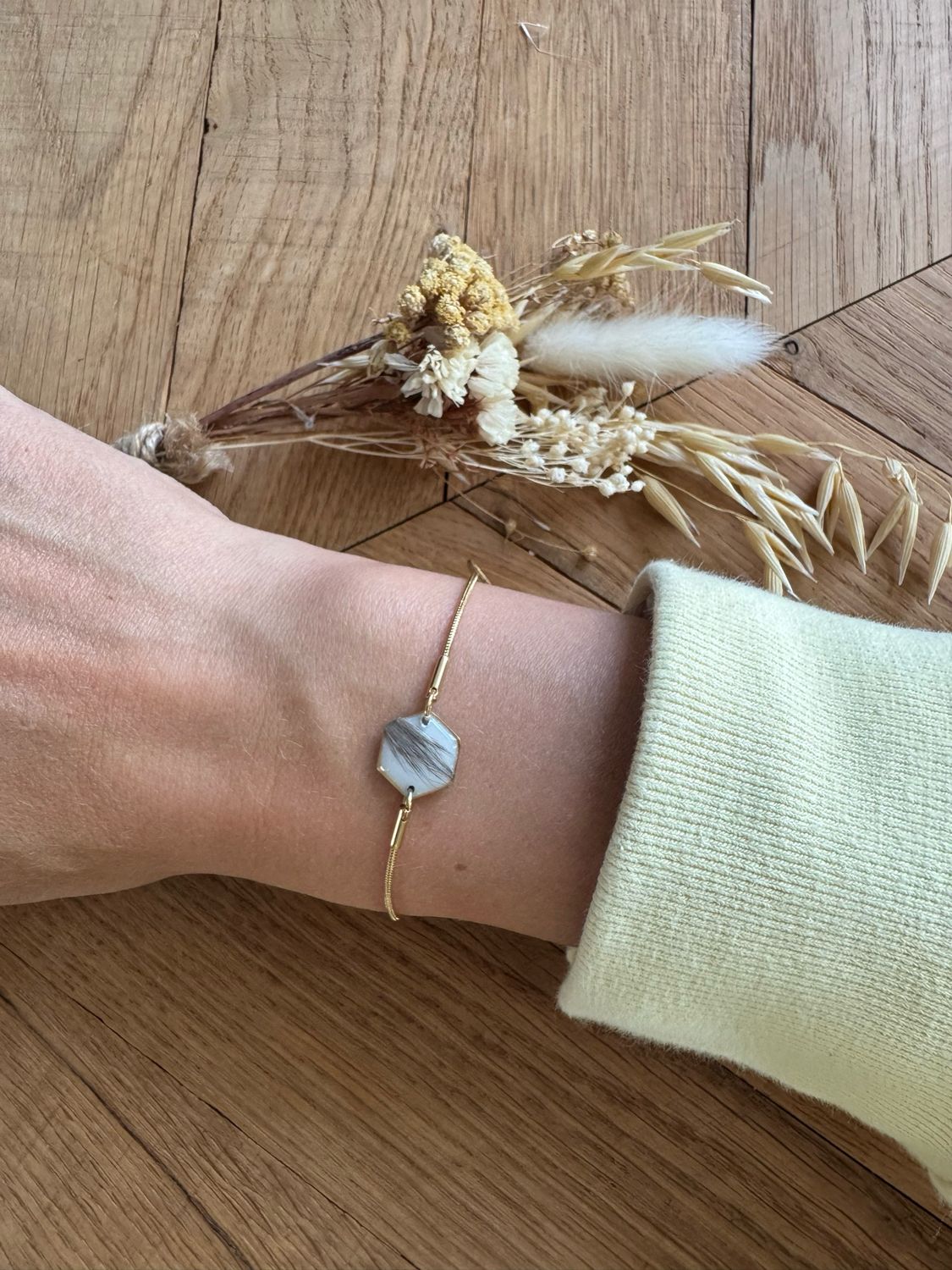 As armband: two sides hexagon