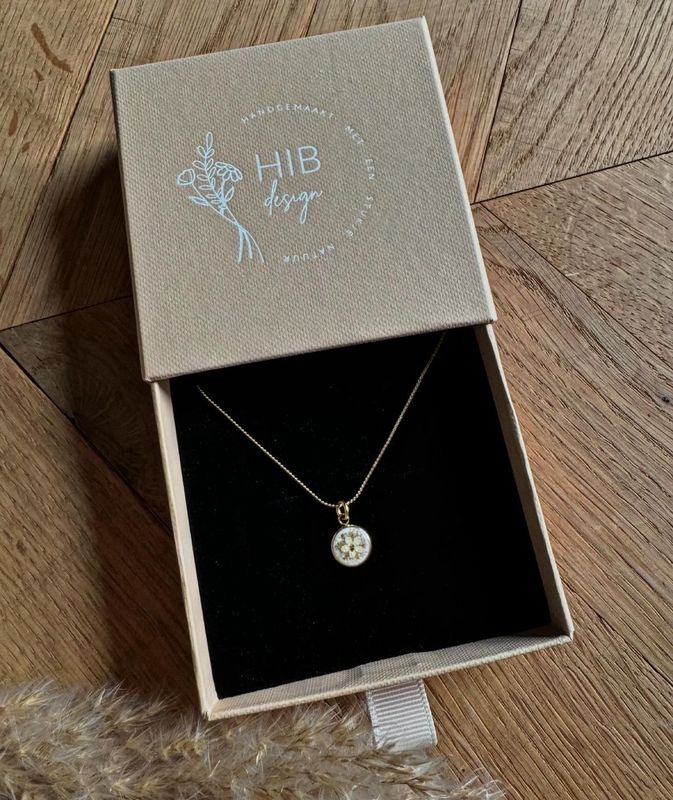 Asketting rond: vlierbloesem