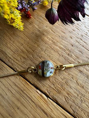 Herrineringsjuweel: haartjes en bloemen op maat