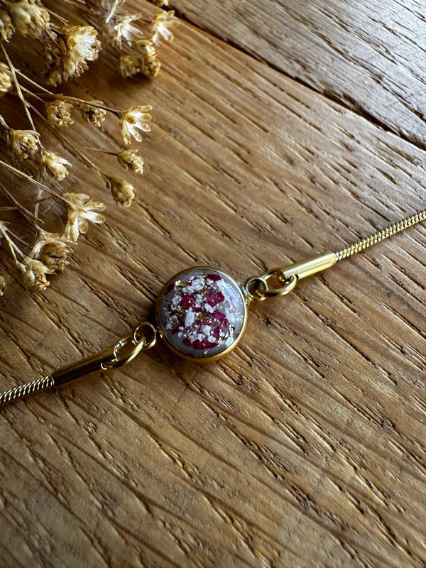 As armband: roosjes en goudschilfers