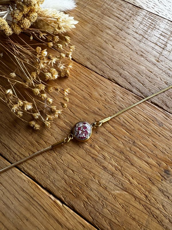 As armband: roosjes en goudschilfers