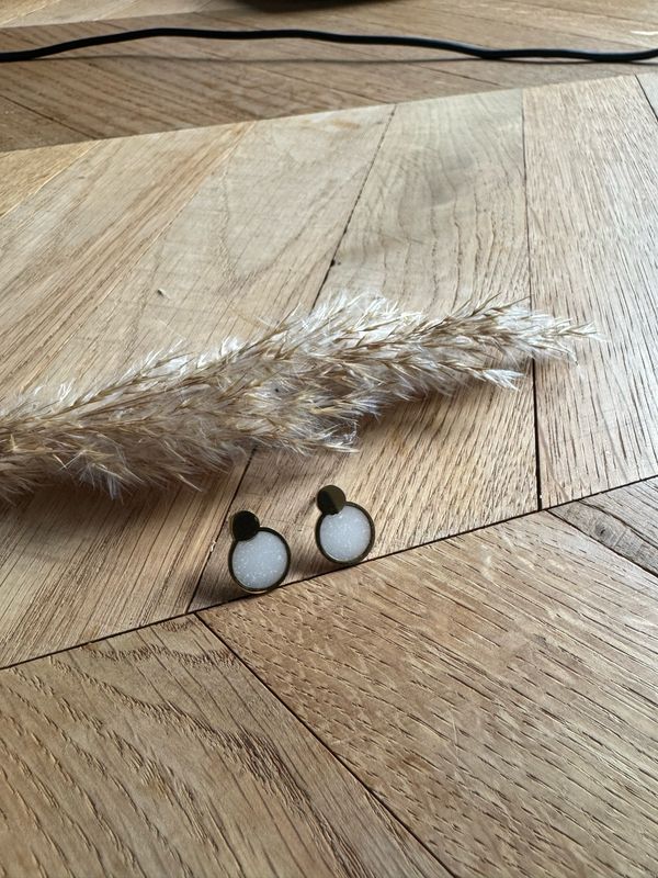 Moedermelk studs: rond