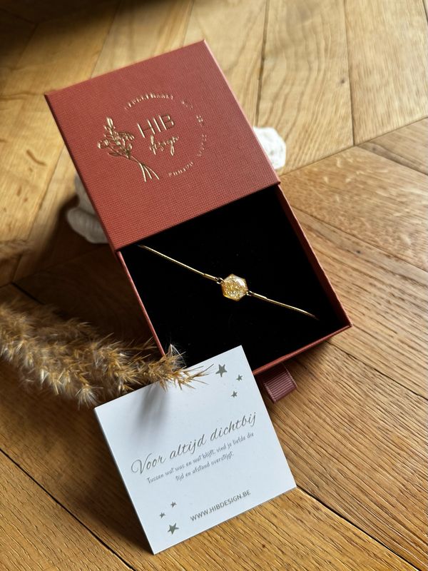 Lokje liefde: gouden armband goudschilfers