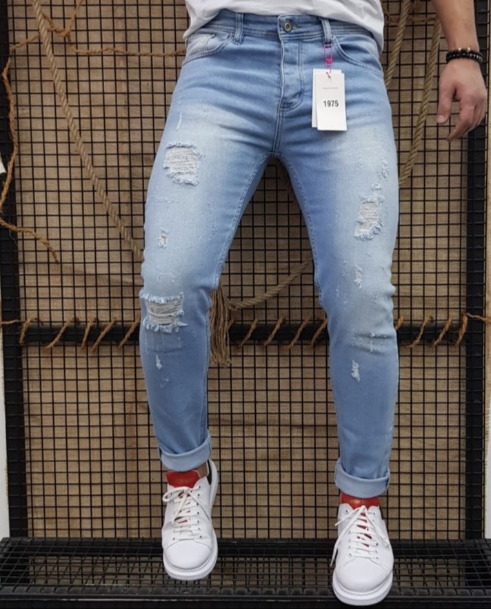Je fais dans la vente des habits, chaussures, sac à mains des marques comme gucci , Tommy h, Luis Vuitton, fendi....etc
