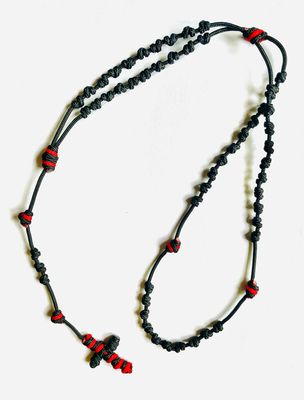 CHILWORTH ROSARY BEADS: red/black LARGE