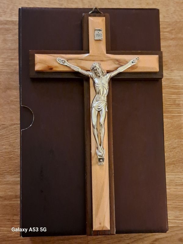 Olive Wood Crucifix 7.75"