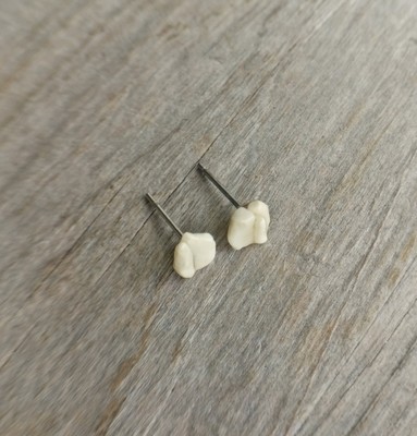 IVORY SAND CORAL TINY STUD EARRINGS