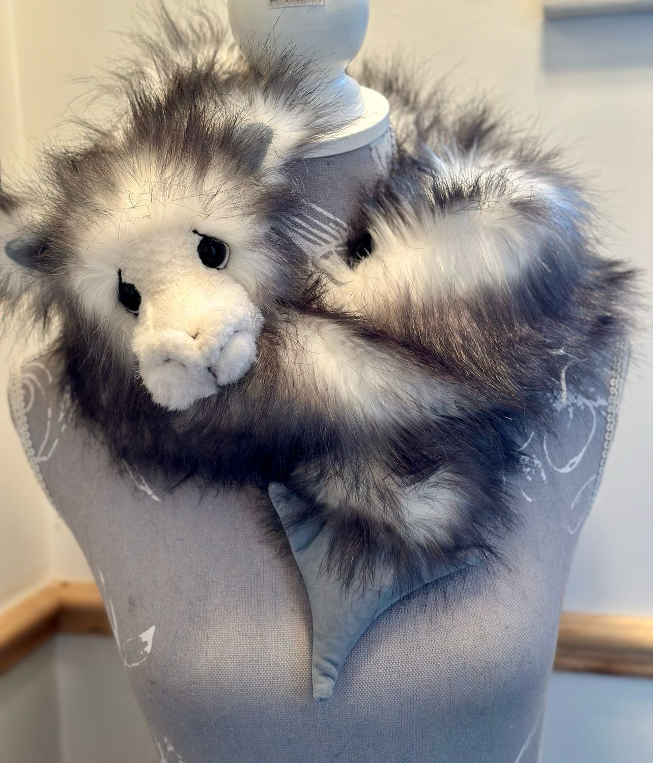 Dragon Drape Grey White