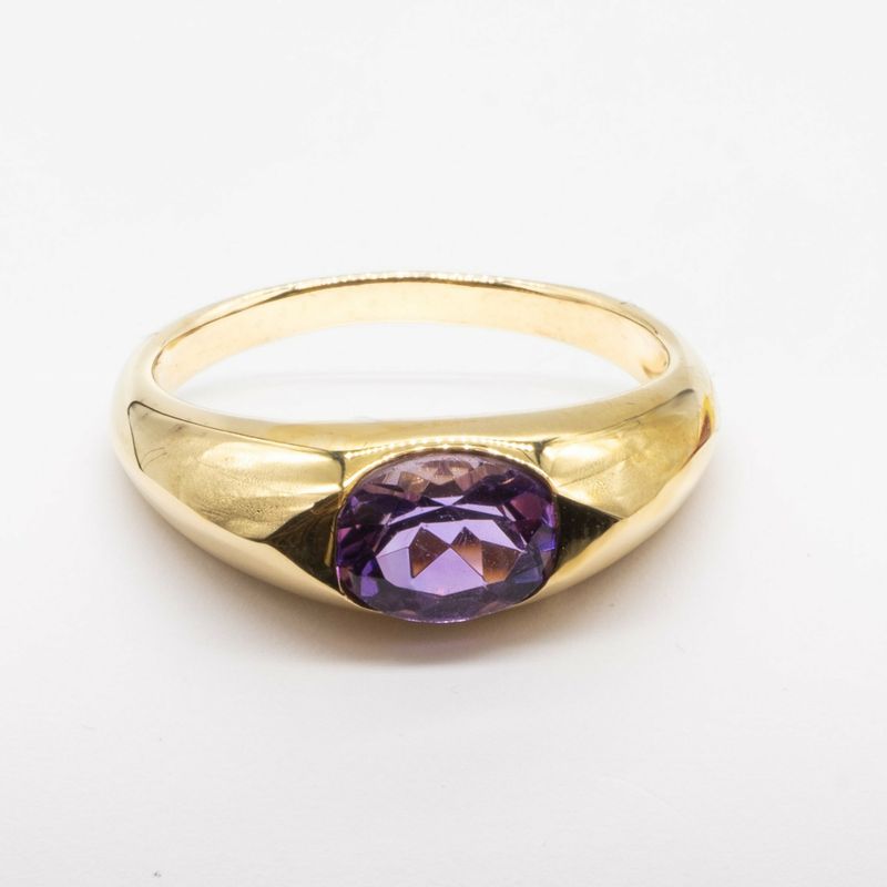 9ct yellow gold oval amethyst modern style dress ring