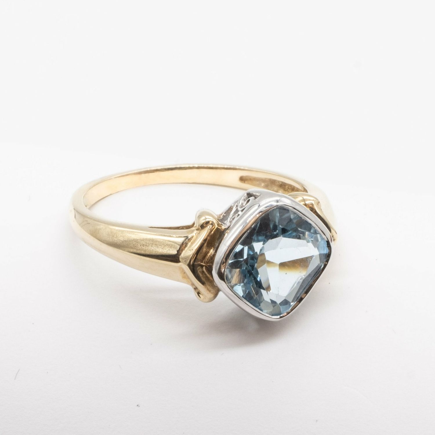 9ct yellow & white gold blue topaz contemporary style ring
