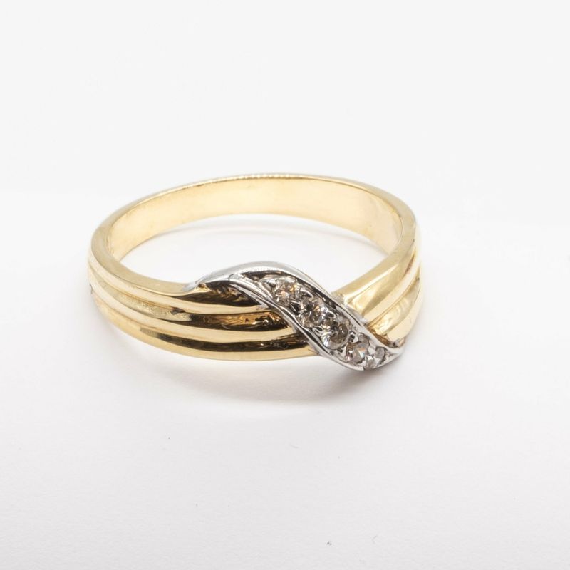 5 Diamond set crossover 18ct yellow gold  ring