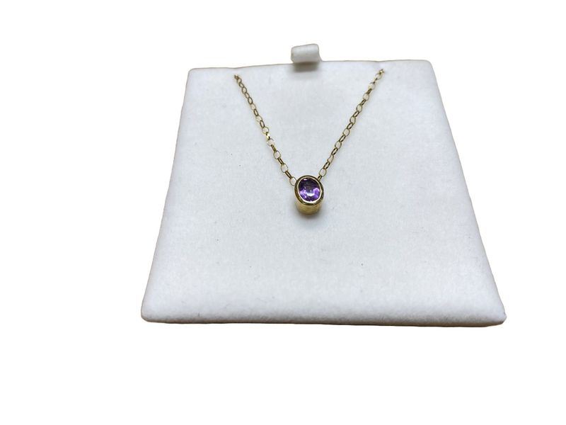 9CT Gold Amethyst Pendant & 9ct Gold Chain