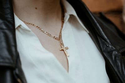 9ct Gold Pendants & Necklets