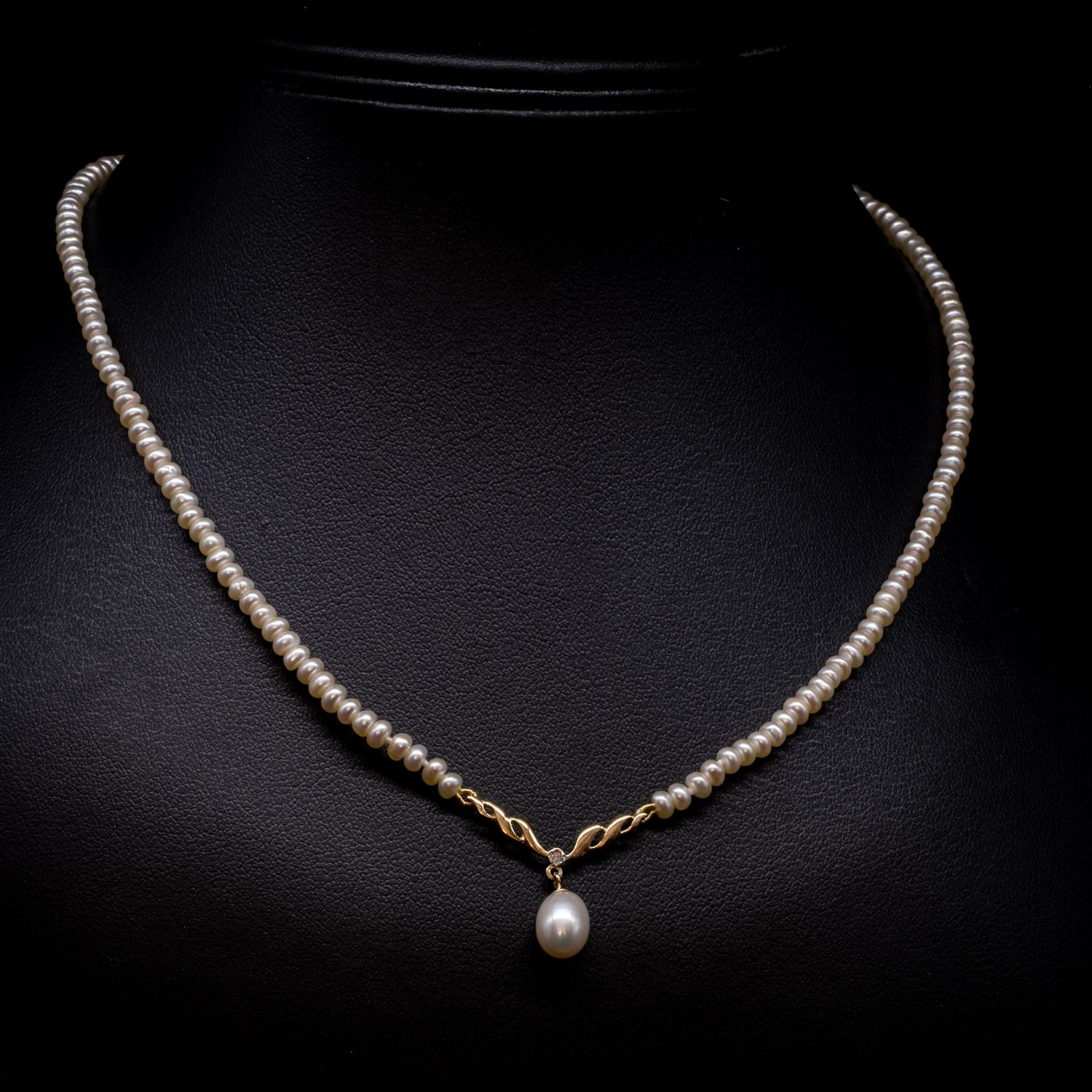 Freshwater Cultured Pearl Necklet With a Drop Pearl & 9ct Gold Diamond Set Centrepiece