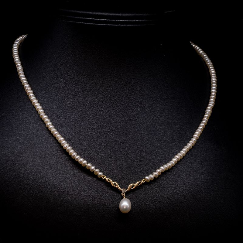 Freshwater Cultured Pearl Necklet With a Drop Pearl & 9ct Gold Diamond Set Centrepiece