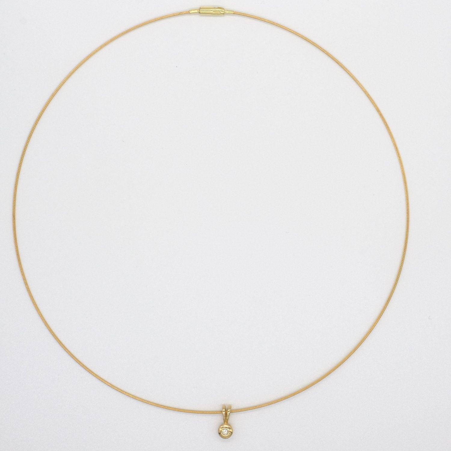 9ct Yellow Gold Diamond Pendant on a 9ct Yellow Gold Wire Necklet