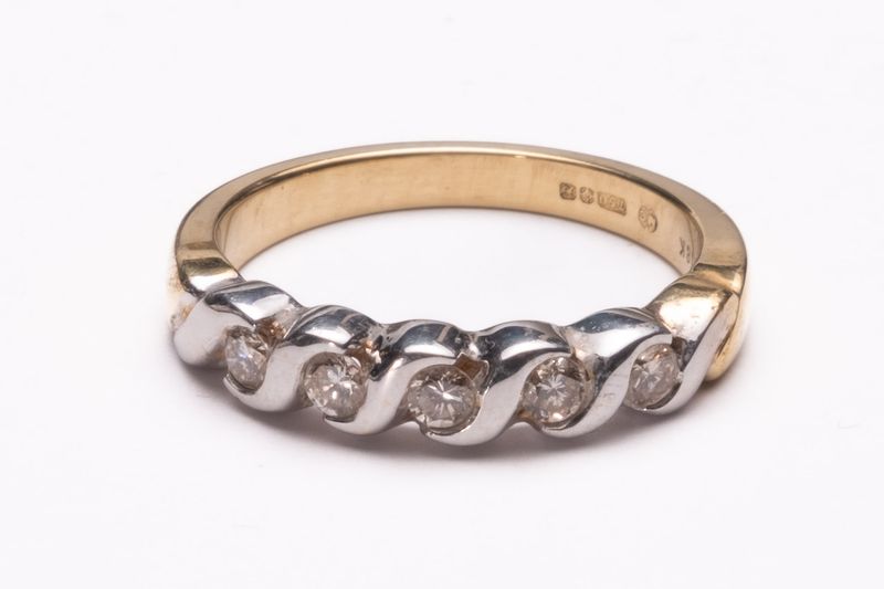 5 Diamonds half Eternity18ct yellow gold ring