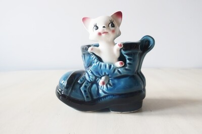 Cute cat in boot Japanese money box Cute cat in boot Japanese money box