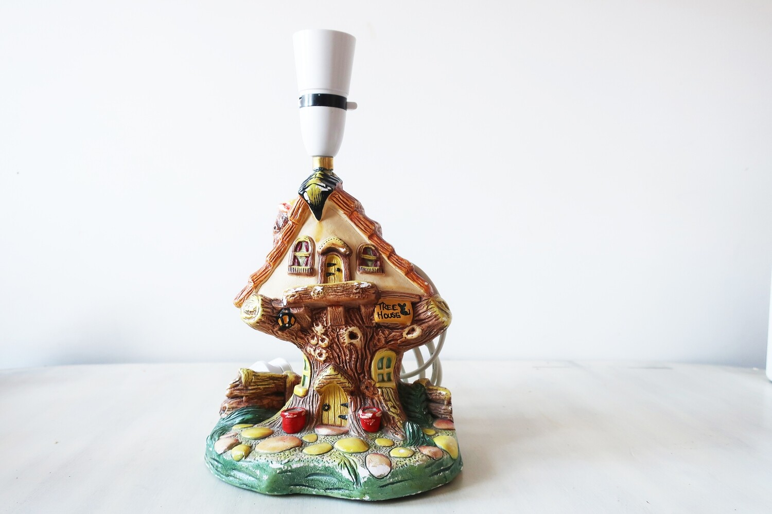 Vintage Heritage treehouse plaster lamp
