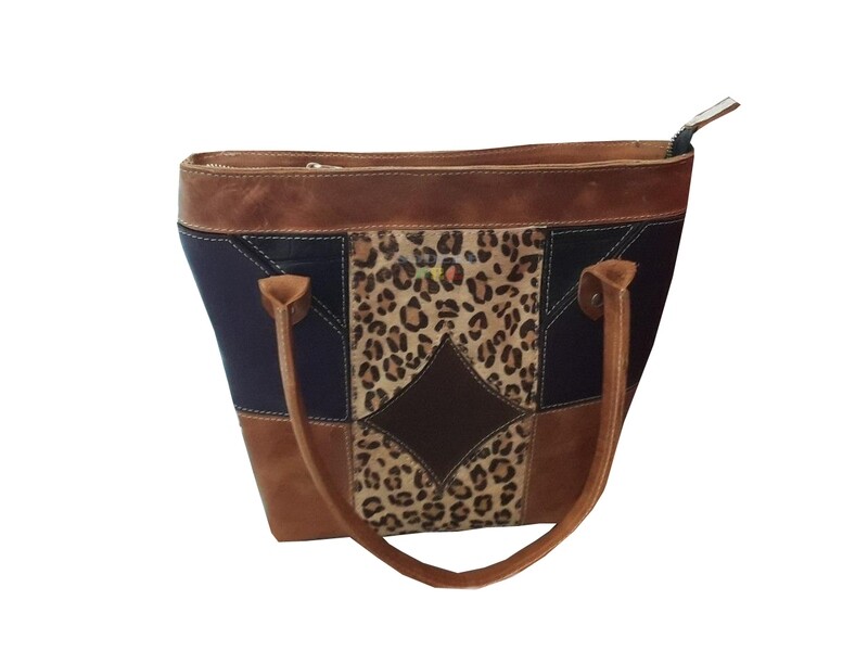 በቆዳ የተሰራ የሴቶች የጎን ባርሳ Women Leather Side Bag
