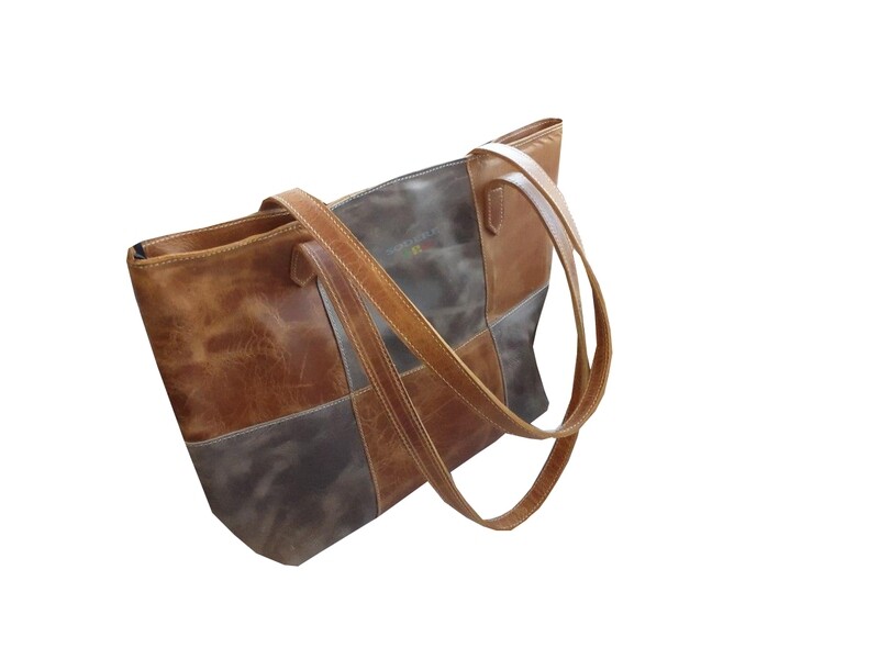 በቆዳ የተሰራ የሴቶች የጎን ባርሳ Women Leather Side Bag
