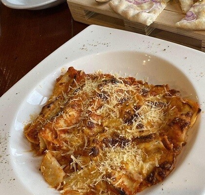 Lasagna with complimentary starter (Bettucci Italian Resturant )
