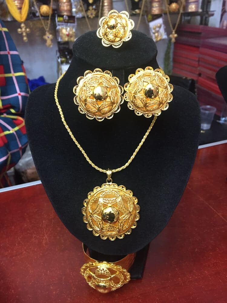 ወርቅ ቅብ የአንገት የጆሮ እና የእጅ ጌጥ Gold Paint Jewerly Set Earing Necklace And Ring