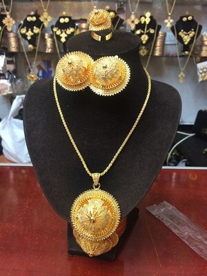 ወርቅ ቅብ የአንገት የጆሮ እና የእጅ ጌጥ Gold Paint Jewerly Set Earing Necklace And Ring