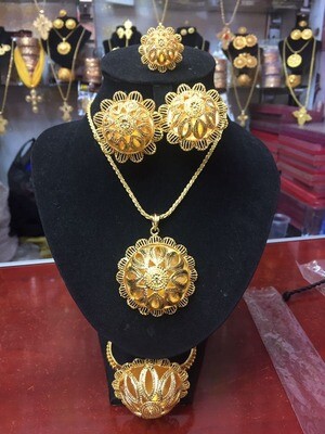 ወርቅ ቅብ የአንገት የጆሮ እና የእጅ ጌጥ Gold Paint Jewerly Set Earing Necklace And Ring