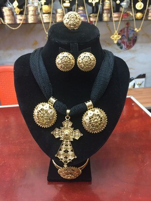 ወርቅ ቅብ የአንገት የጆሮ እና የእጅ ጌጥ Gold Paint Jewerly Set Earing Necklace And Ring