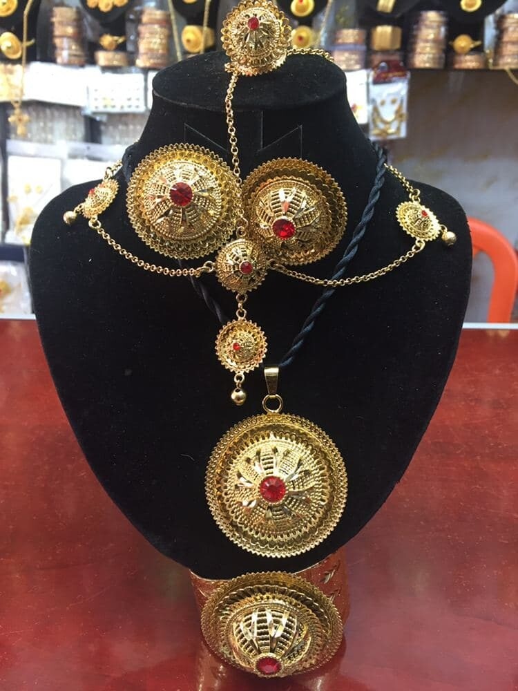 ወርቅ ቅብ የአንገት የጆሮ እና የእጅ ጌጥ Gold Paint Jewerly Set Earing Necklace And Ring