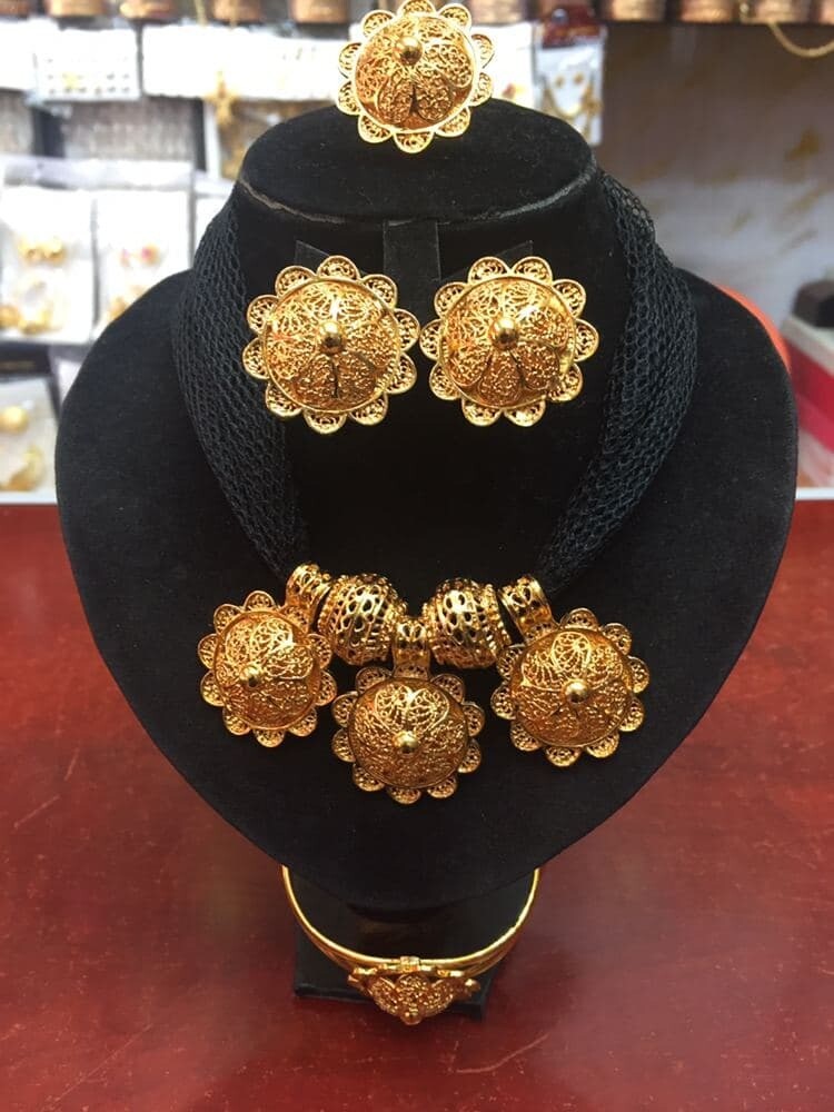 ወርቅ ቅብ የአንገት የጆሮ እና የእጅ ጌጥ Gold Paint Jewerly Set Earing Necklace And Ring