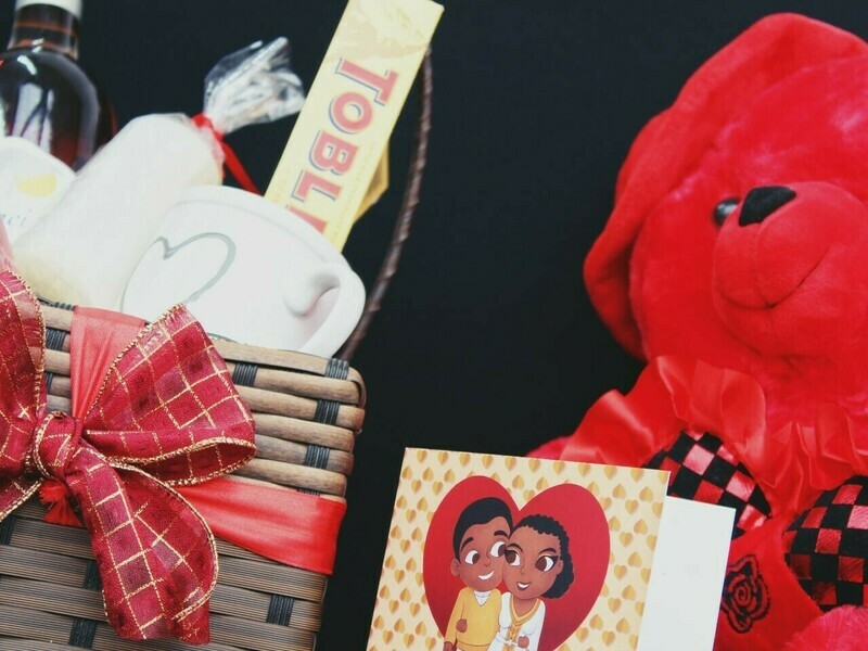 Valentine&#39;s Gift Basket