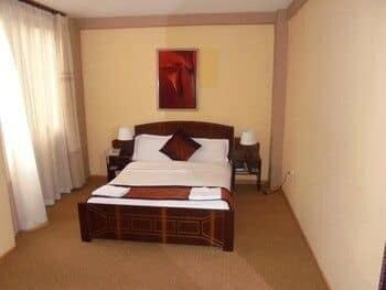 Pacific Hotel (ፓስፊክ ሆቴል)