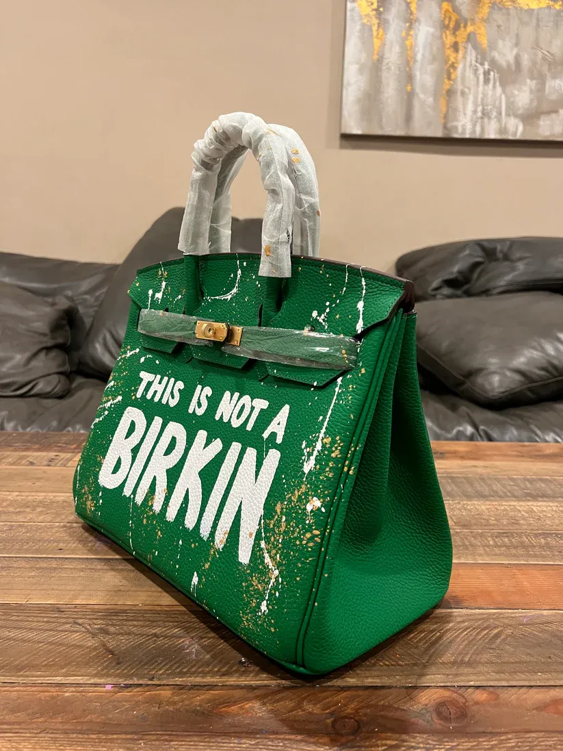 Artist inspired bags በእጅ የተሳሉ ፅሁፍ እና ምስል ያለባቸው ቦርሳዎች