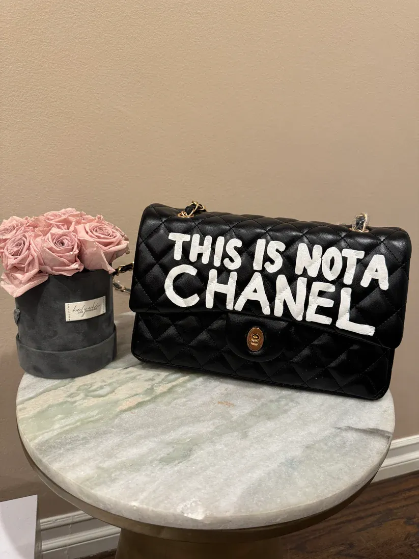 Hand-painted artist-inspired bag በእጅ የተሳሉ ፅሁፍ እና ምስል ያለባቸው ቦርሳዎች