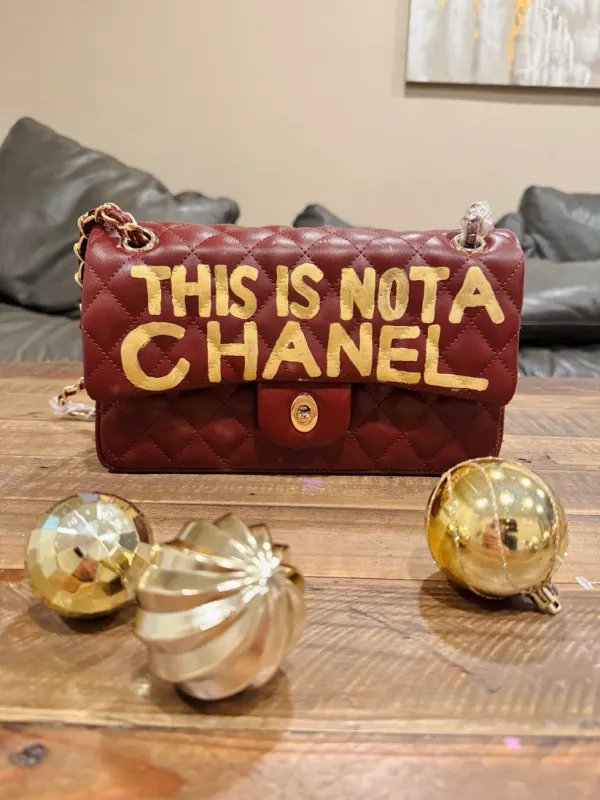Hand-painted artist-inspired bag በእጅ የተሳሉ ፅሁፍ እና ምስል ያለባቸው ቦርሳዎች