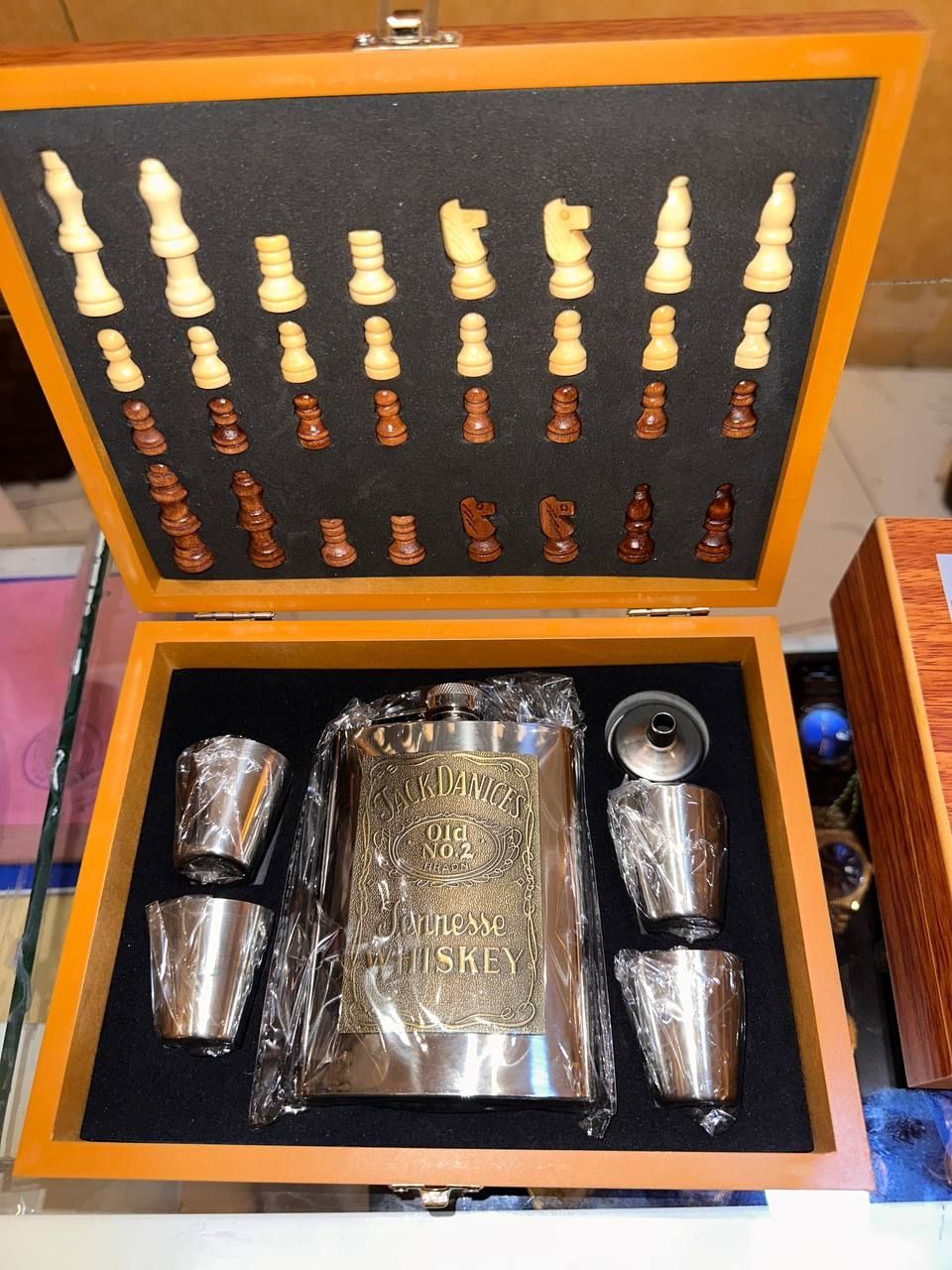 Flasc 300 ml PLUS Chess