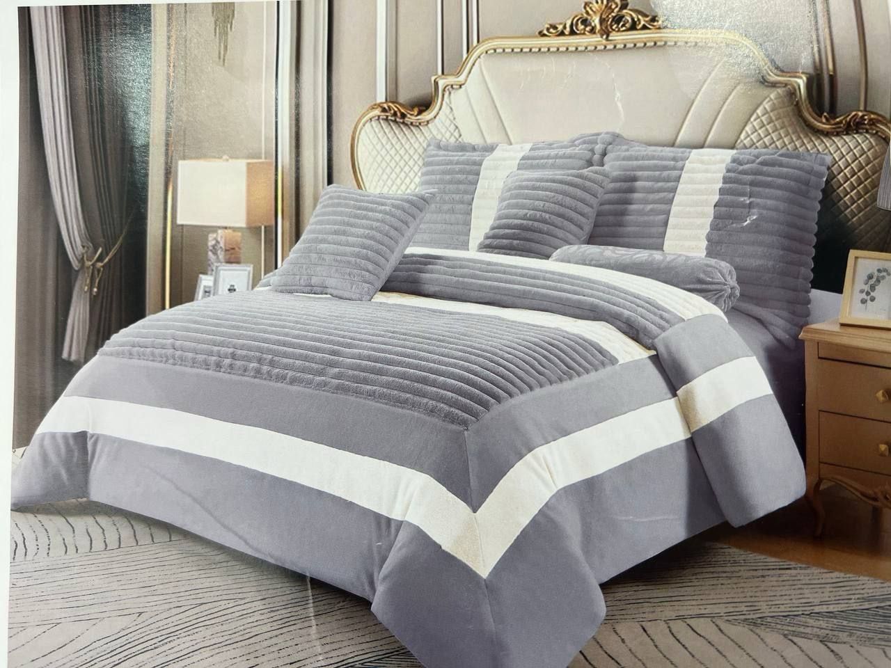 Seven PCs Comforter Set