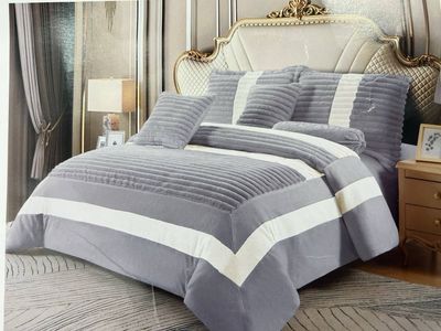 Seven PCs Comforter Set