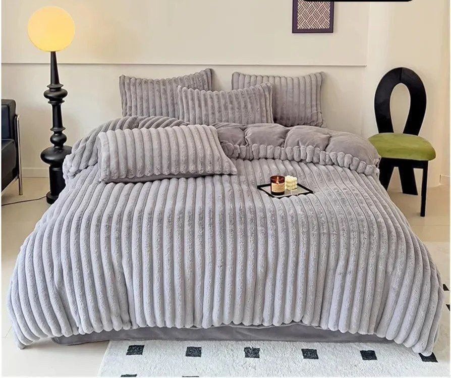 4 PCs Comforter Set 4 PCs Comforter Set