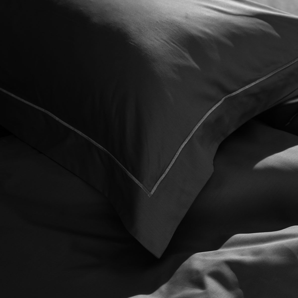 Μαξιλαροθήκες Ζευγάρι Βαμβακοσατέν 100% Omnia Black - Sunshine