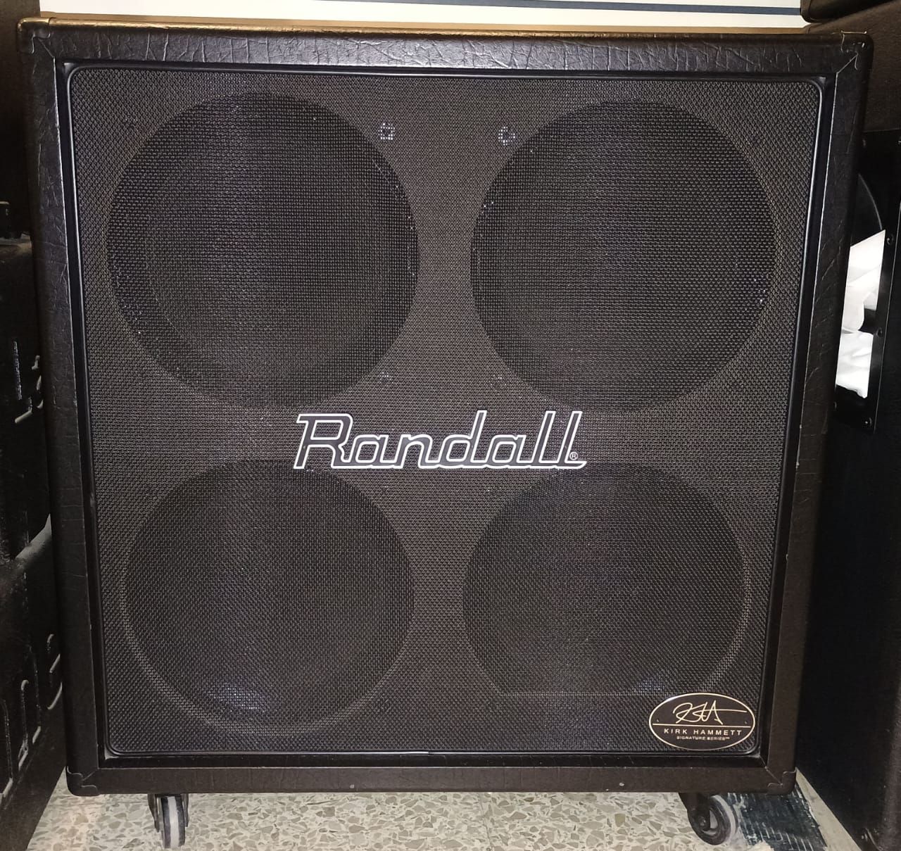 Gabinete para Guitarra Eléctrica, 200 Watts, Signature Kirk Hammett. Randall, Mod. KH-412