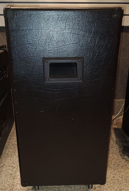 Gabinete para Guitarra Eléctrica, 200 Watts, Signature Kirk Hammett. Randall, Mod. KH-412