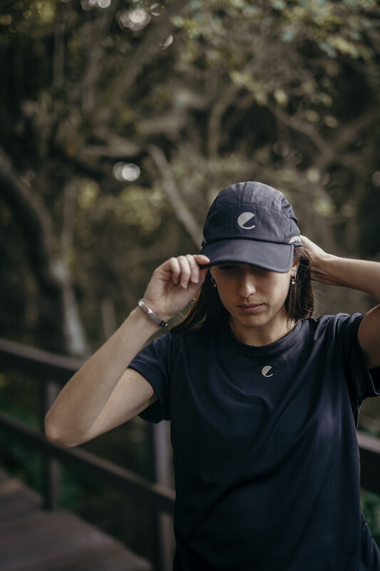 black marathon cap