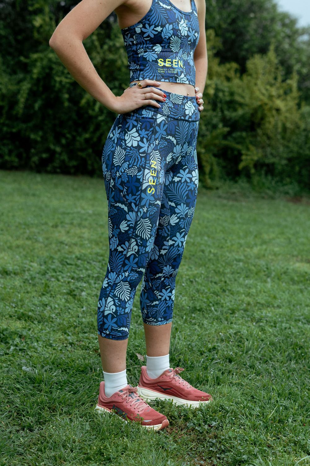 blue floral SEEN. 3/4 tights