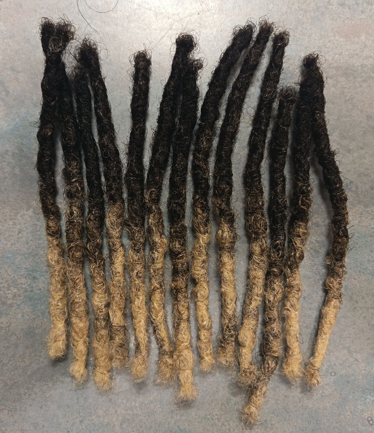 Lot de 12 Dreadlocks naturelles 15 - 20 cm