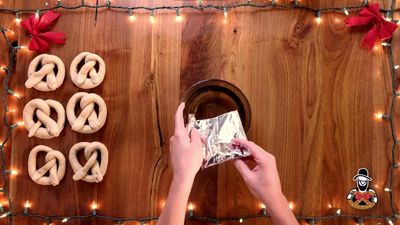 Amish Baking Sample Pack-1 Ben’s Soft Pretzels Kit and 1 Amish Cinnamon Roll Kit